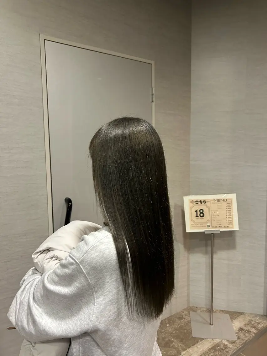 ロング カラー しの 《HAIR774》のヘアスタイル