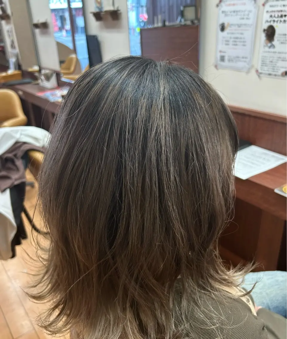 ミディアム カラー バレイヤージュ レイヤーカット ルキ🌈ブリーチカラ ー&メンズパーマ🦄のヘアスタイル