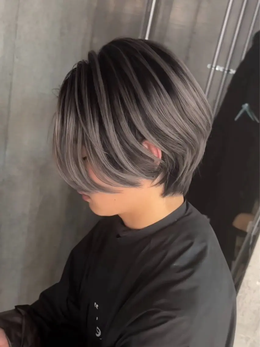 ミディアム レイヤーカット メンズハイトーン メンズバレイヤージュのヘアスタイル