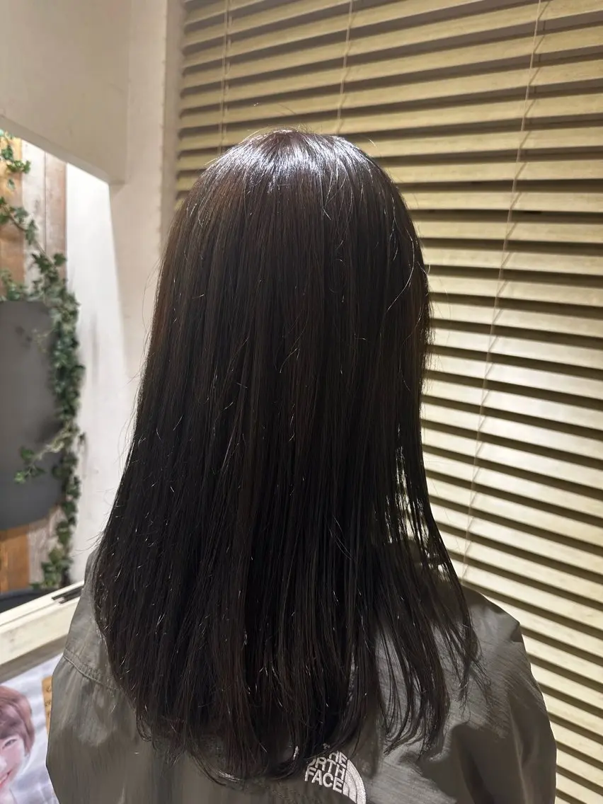 セミロング カラー カット ヘアカラー 岡本 葵のヘアスタイル