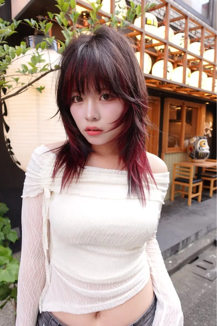 ミディアム カラー 顔周りレイヤーカット ブリーチminamiのヘアスタイル