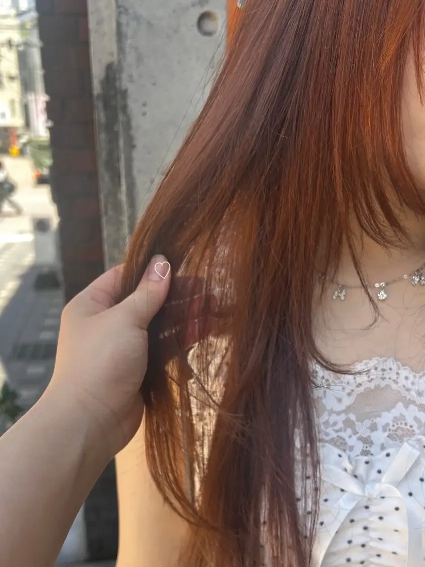 ロング カラー ブリーチ ダブルカラー ブリーチなしカラー オレンジ ヘアカラー トリートメント eMu_ rimiのヘアスタイル