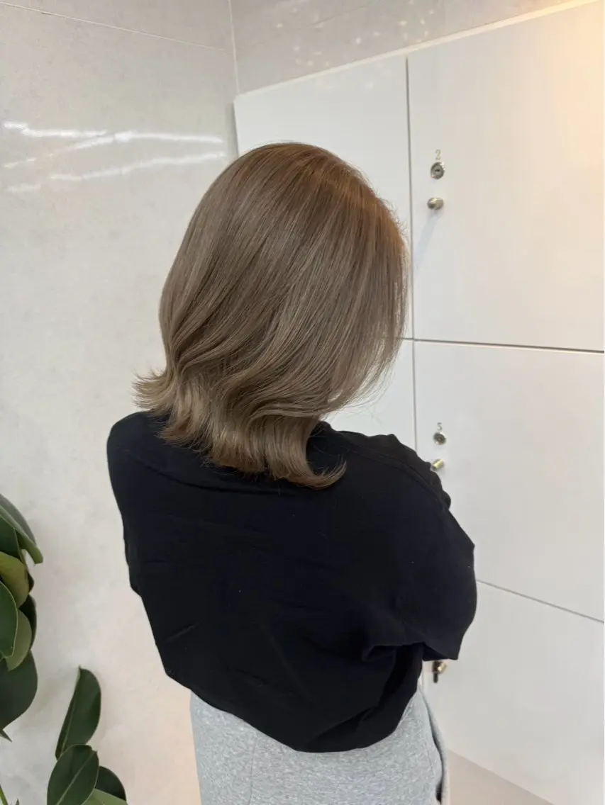 ミディアム カラー カット ヘアカラー 【ALEAP】 𝐇𝐀𝐊𝐔のヘアスタイル