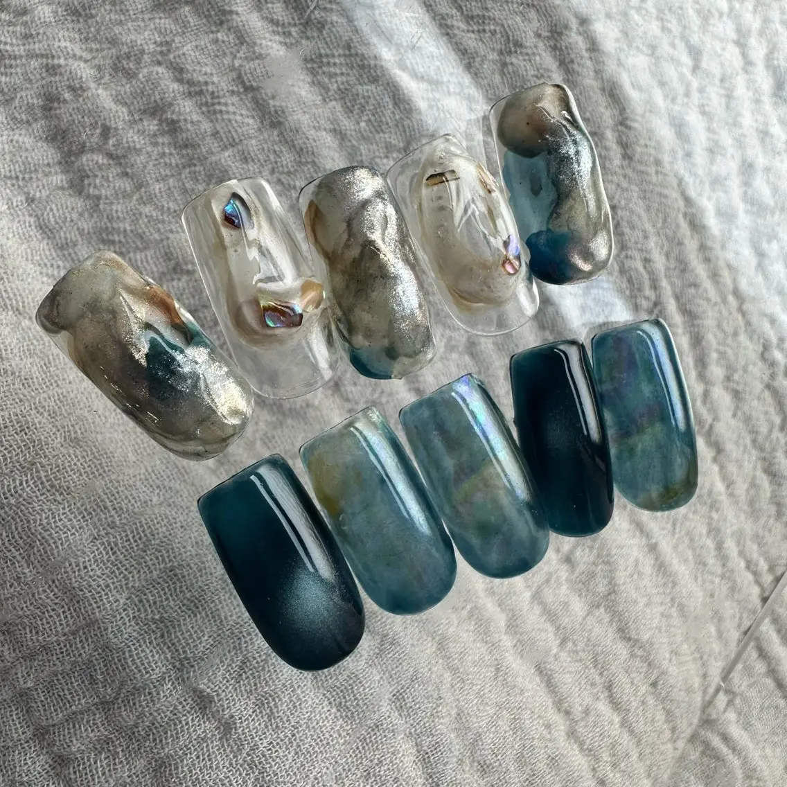 ネイル ブルー フットネイル マグネットネイル ミラーネイル ニュアンスネイル nailsalon Daphneのネイルデザイン