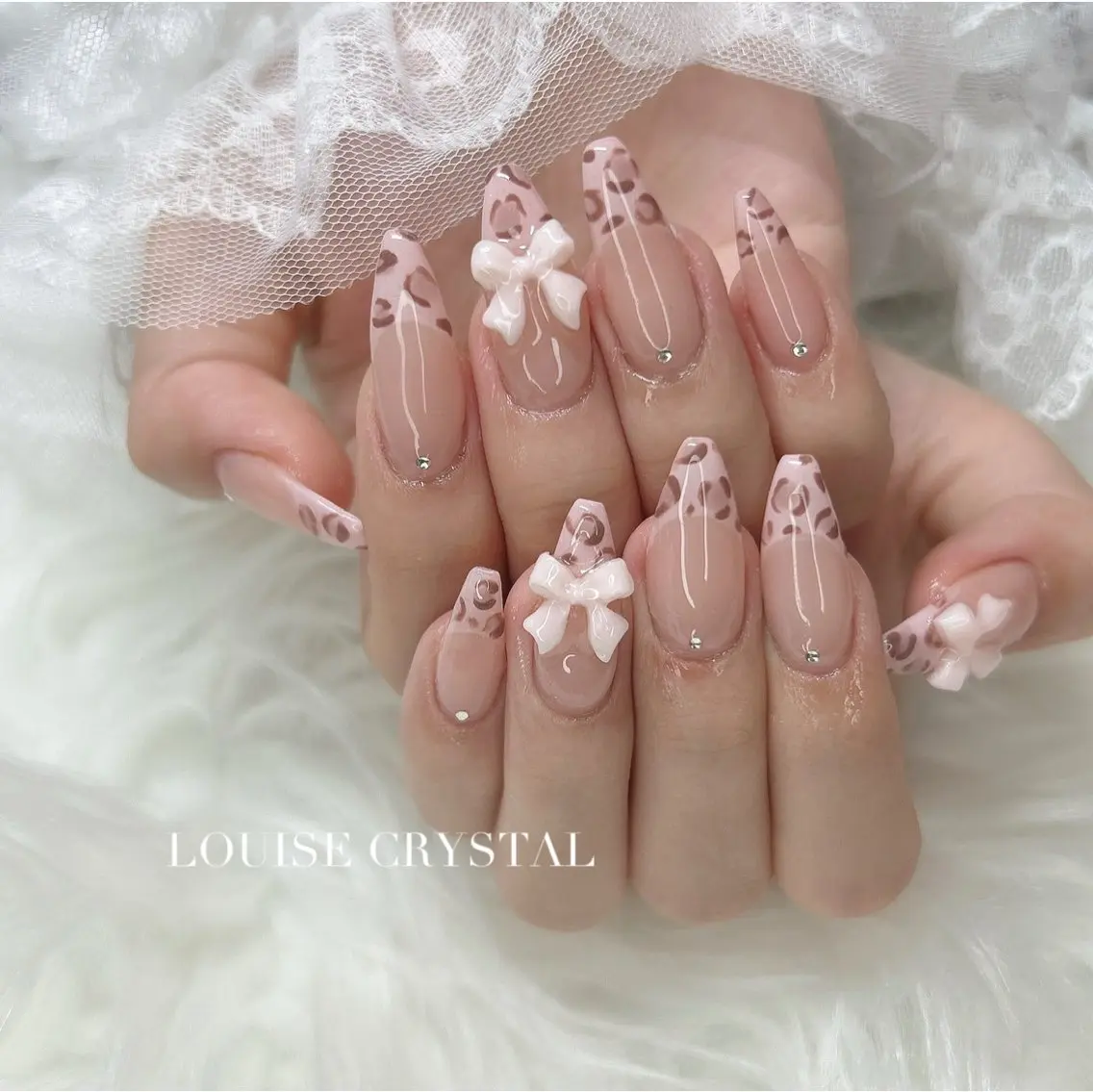 ネイル ハンドネイル LOUISE CRYSTALのネイルデザイン