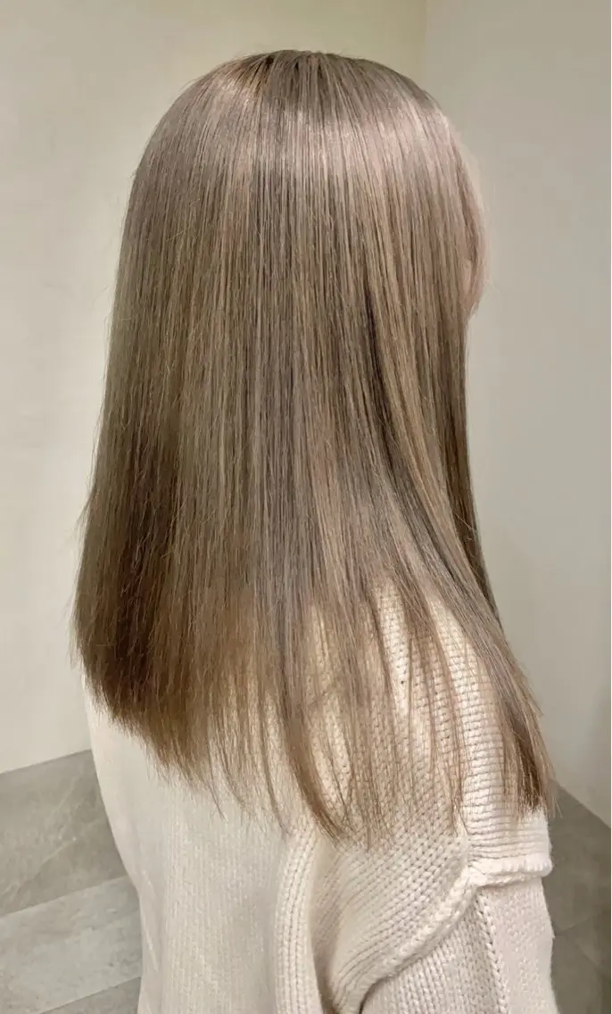 セミロング カラー グレージュ オリーブグレージュ オリーブグレー 宍戸 秀斗のヘアスタイル