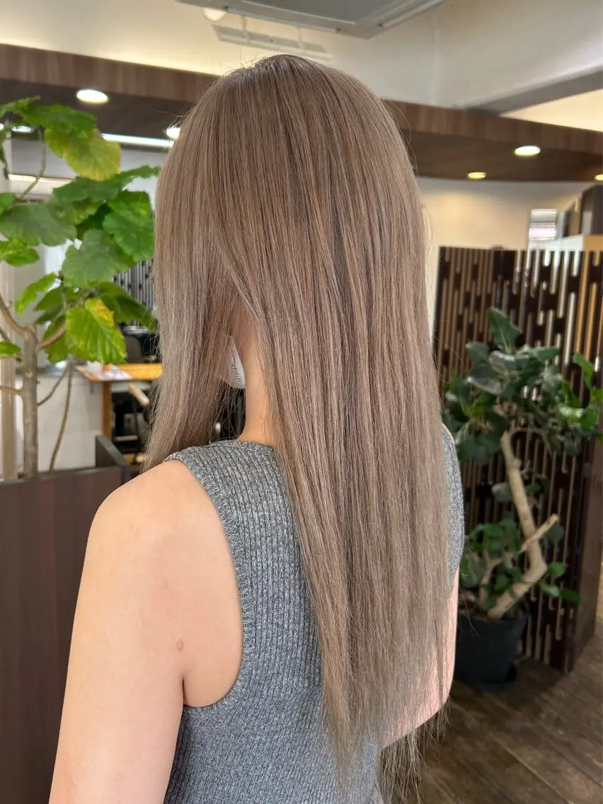 カラー ベージュカラー ブリーチ ペールベージュ kurel_ komakiのヘアスタイル