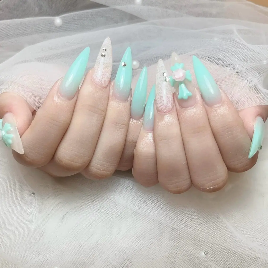 ネイル チークネイル ドット フットネイル フレンチネイル グラデーション ハンドネイル ハンドケア Nihonthy Nail 新宿のネイルデザイン