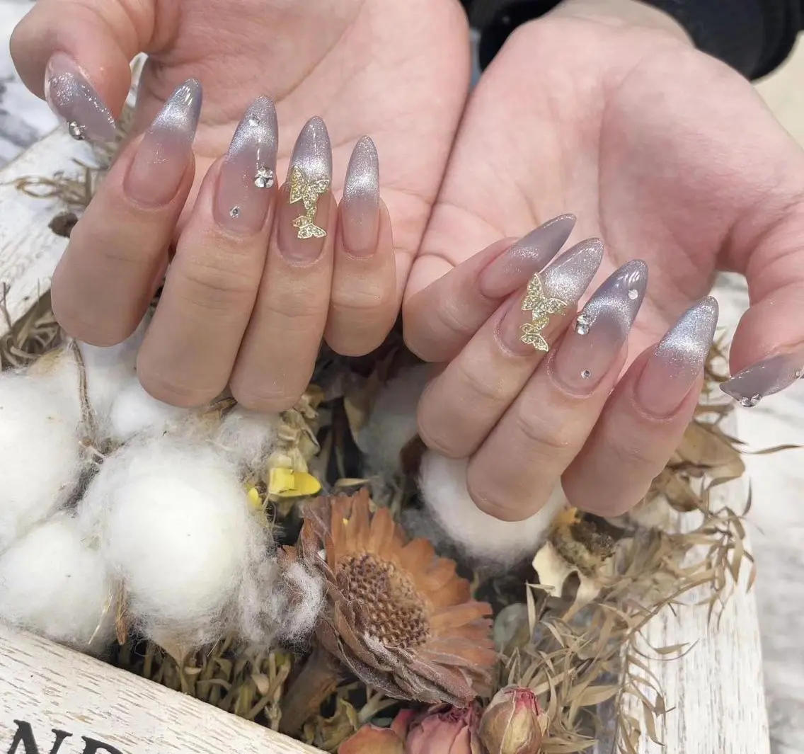 ネイル フレンチネイル マグネットネイル マグネットフレンチ シルバー 春ネイル Babarla nailのネイルデザイン