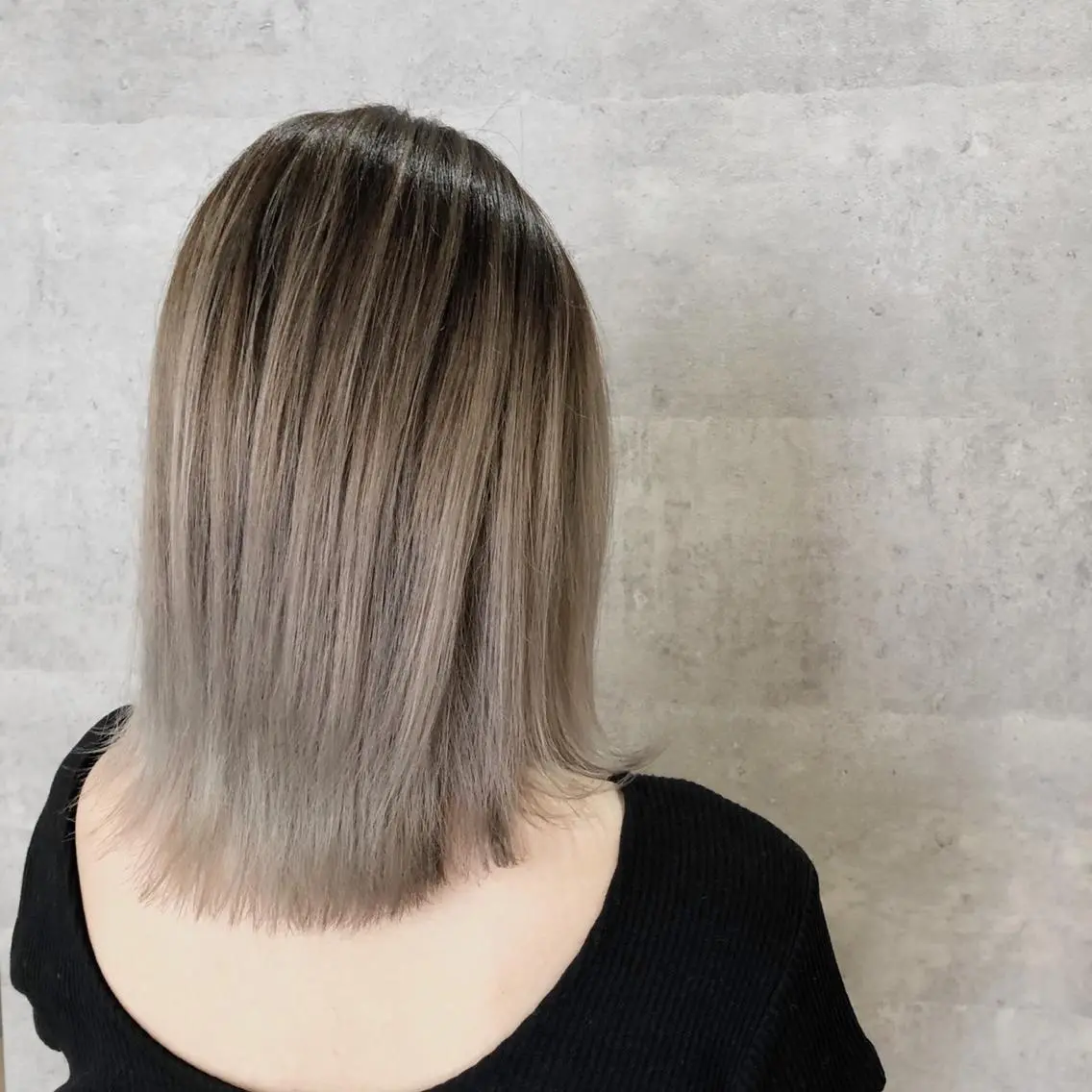 セミロング カラー ベージュカラー ブリーチ ホワイトベージュ 髪質改善で 憧れの潤艶美髪にのヘアスタイル