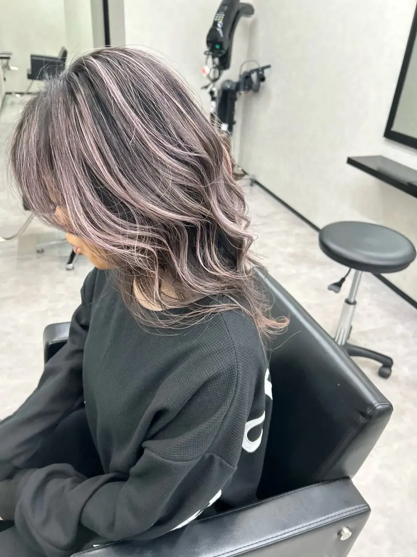 ロング カラー バレイヤージュ ピンクカラー シルバー レイヤーカット カット ヘアカラー ナカジマ ナナのヘアスタイル