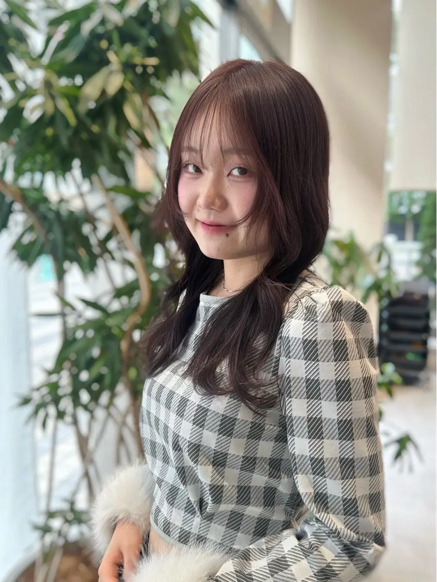 セミロング カラー カット ヘアカラー トリートメント ヘッドスパ ヘアセット ミオ💎ショート 透ける暗髪のヘアスタイル
