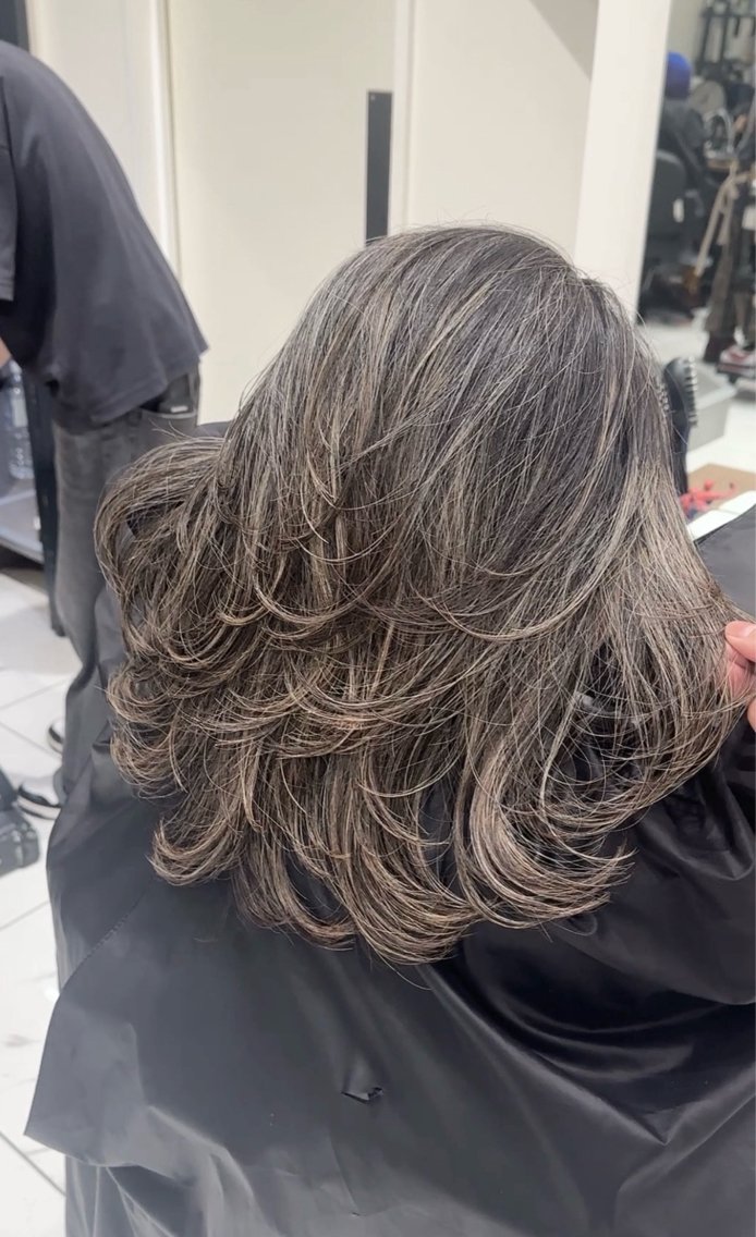 ミディアム カラー ハイライトカラー ハイライト レイヤーカット カット ヘアカラー レイヤーカット 白髪ぼかし/KURAのヘアスタイル