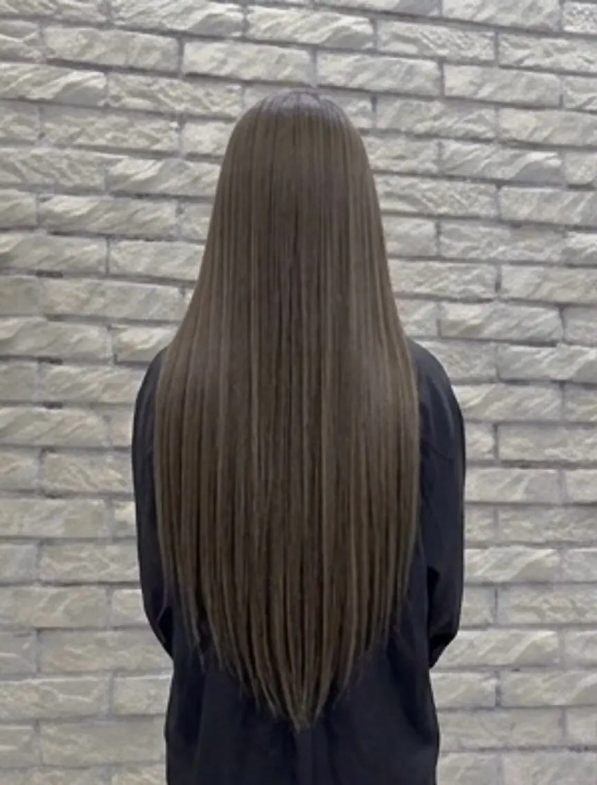 ロング 透明感カラー特化若山 結愛のヘアスタイル