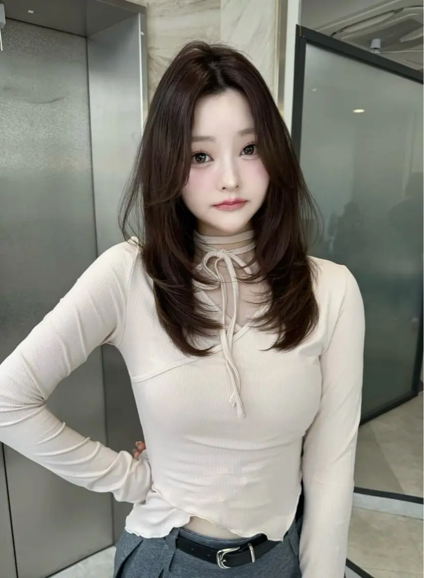 セミロング カラー 透明感カラー エクステ 顔周りカット 韓国風ヘア レイヤーカット カット ヘアカラー トリートメント 透明感カラー🤍／ エクステ🪽　MIUのヘアスタイル