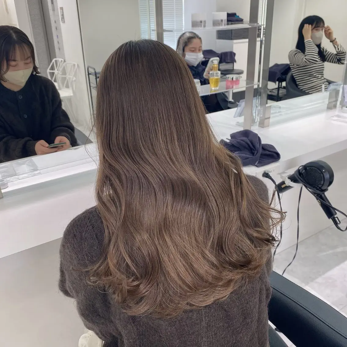 ミディアム カラー ヘアアレンジ ブリーチ ブリーチなしカラー 髪質改善 🫧モテる💗ダメー ジレスハイトーン🫧のヘアスタイル