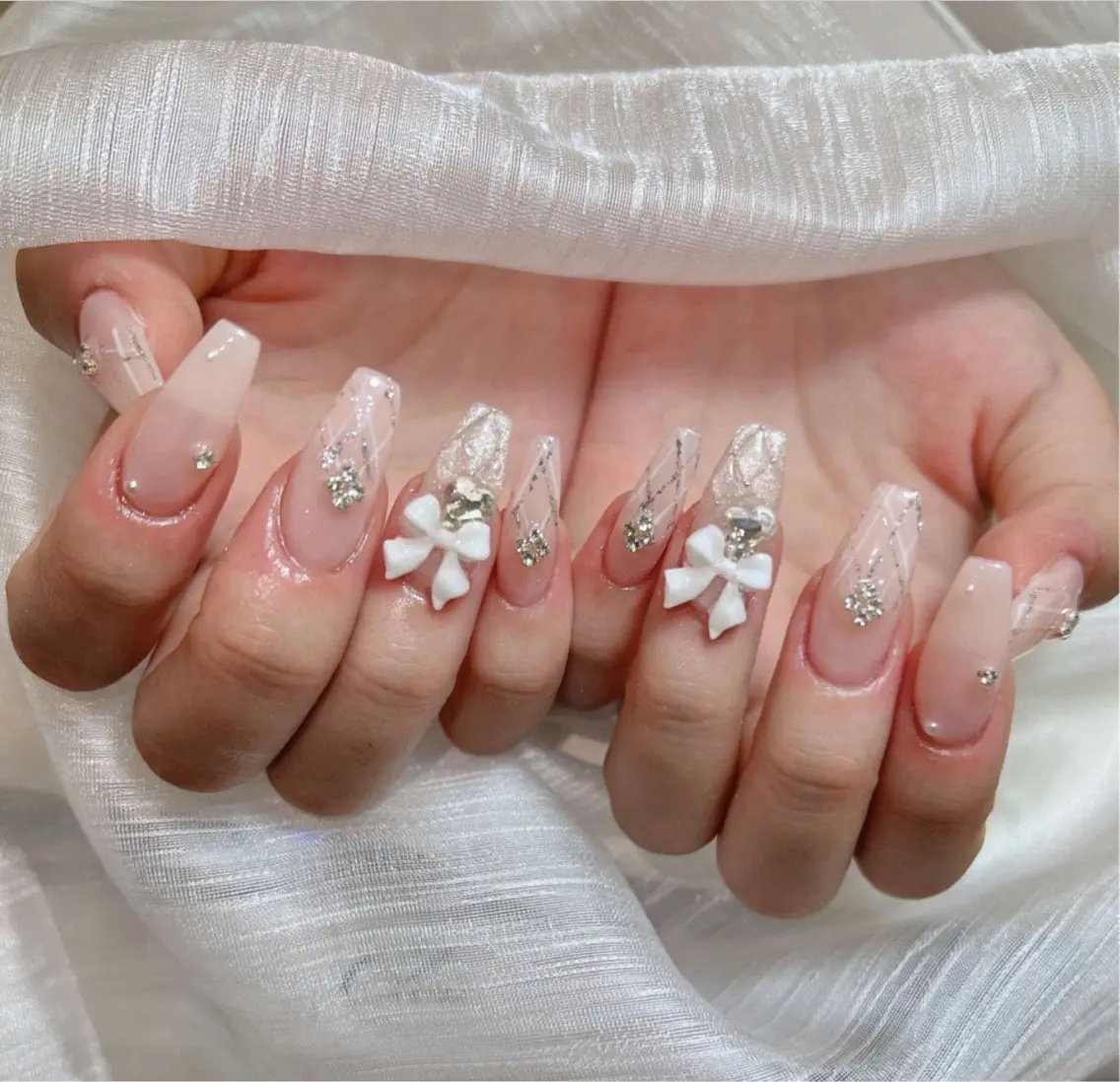 ネイル オーロラネイル フレンチネイル ジェルネイル ハロウィン キラキラネイル H.baby Nail Salonのネイルデザイン