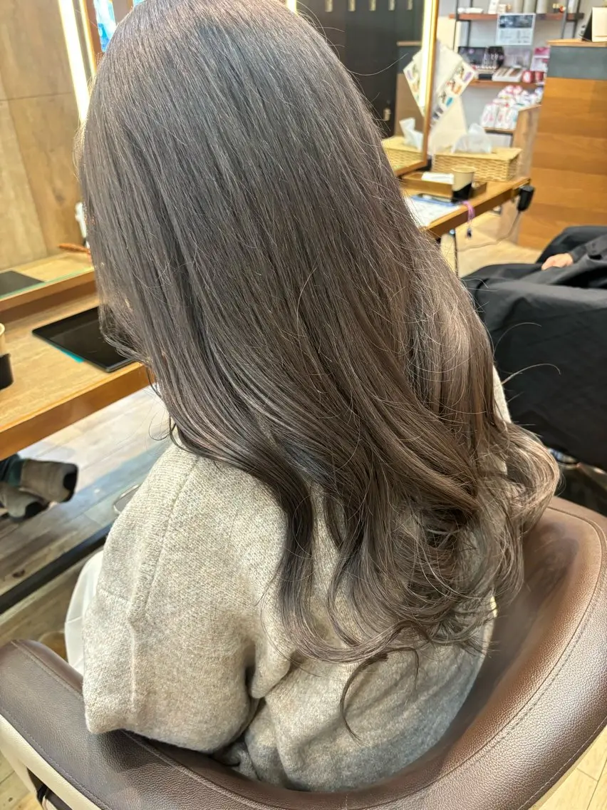 ロング カラー ヘアカラー トリートメント Lisa🪄似合わせ ／デザインカラーのヘアスタイル