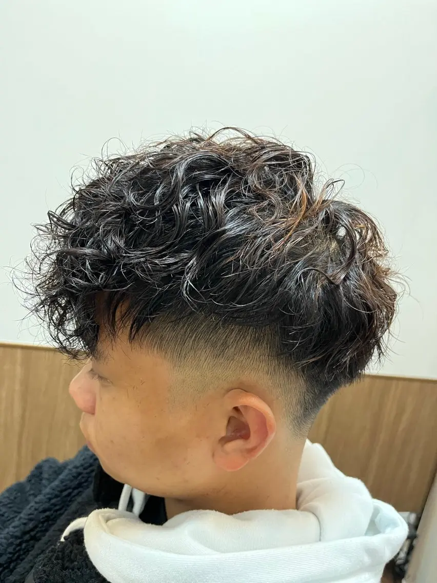 ショート 外国人風カラー カット パーマ 渡辺 竜太のヘアスタイル