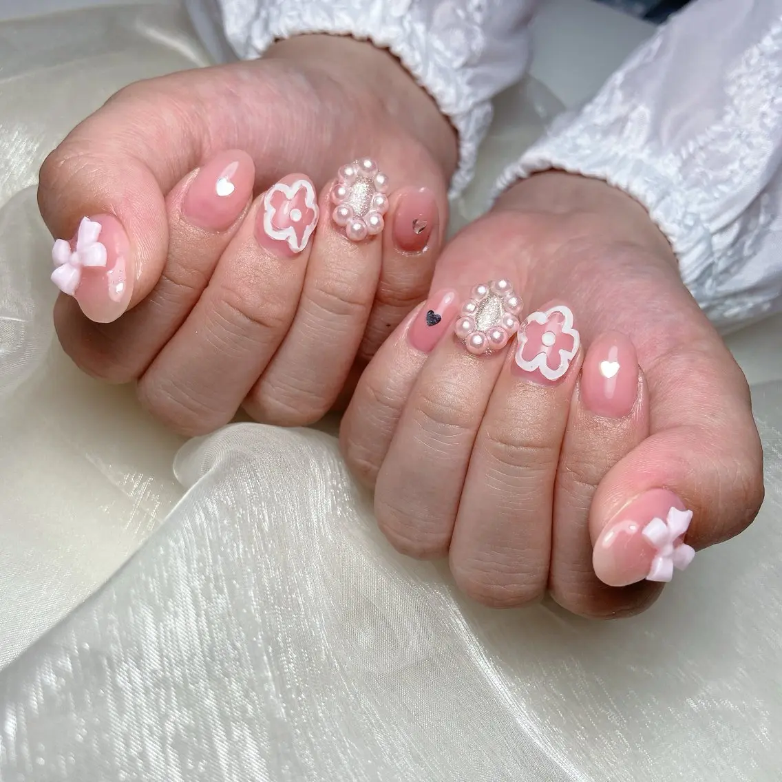ネイル ガーリー ハンドネイル nailsalon REJOICEのネイルデザイン
