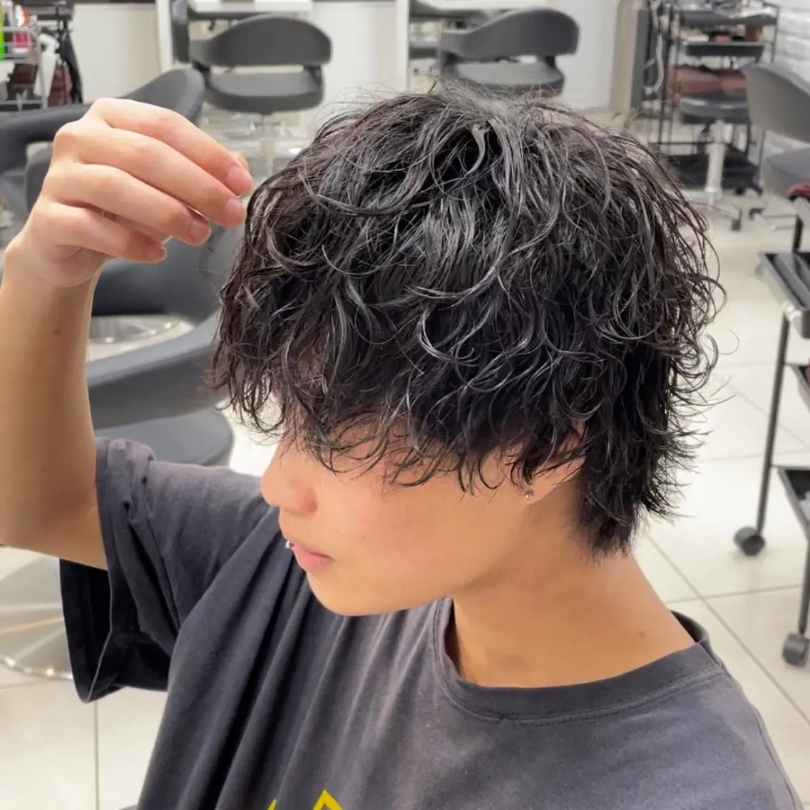 ショート パーマ メンズ メンズパーマ 波巻きパーマ メンズウルフカット ウルフカット フェザーパーマ職人 🪶ryosukeのヘアスタイル