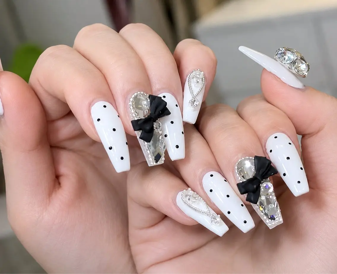 ネイル アートネイル ボルドー フレンチネイル ジェルネイル 氷ネイル・うるうるネイル ハンドネイル Julie Nail Hinのネイルデザイン