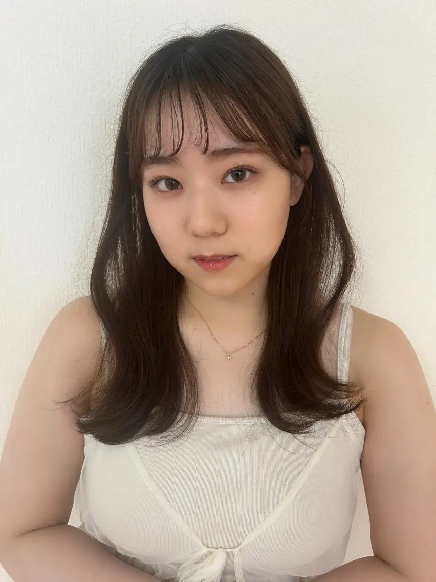 ミディアム 青山 月香のヘアスタイル