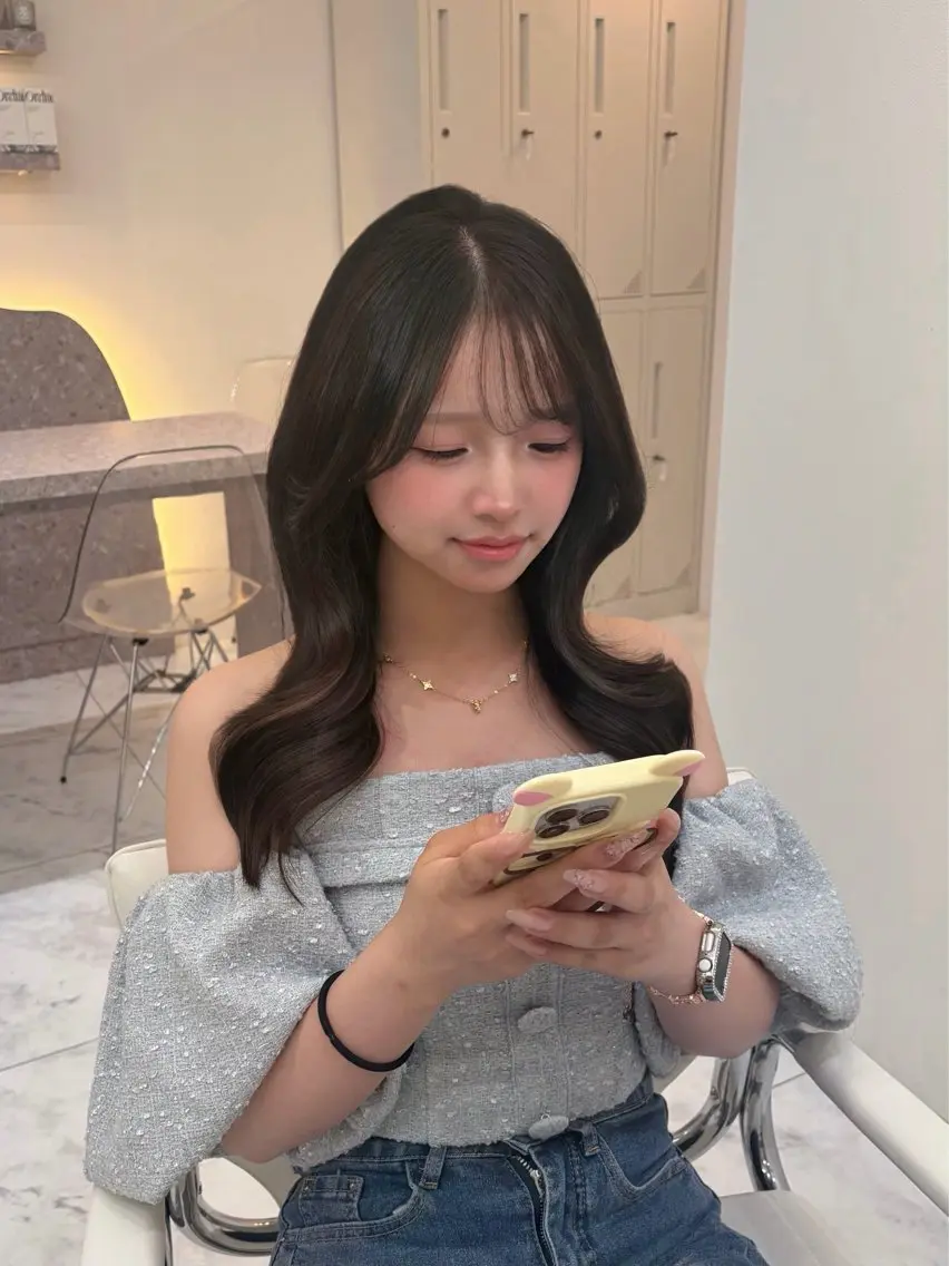 セミロング カラー ベージュカラー オリーブベージュ 𝑲𝑨𝑶𝑹𝑼 純欲ワンホンヘアのヘアスタイル