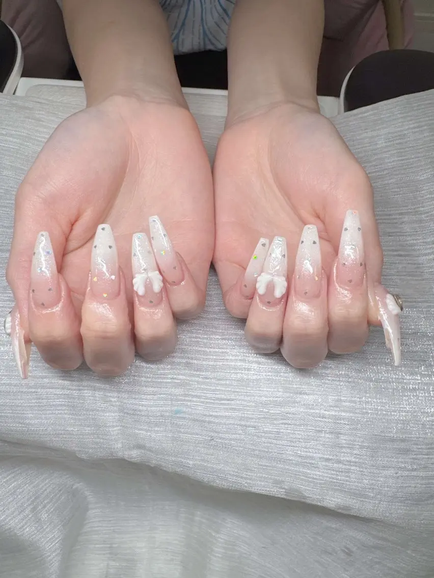 ネイル 長さ出し グラデーション 卒業式 キラキラネイル マグネットネイル Lee Nailsのネイルデザイン