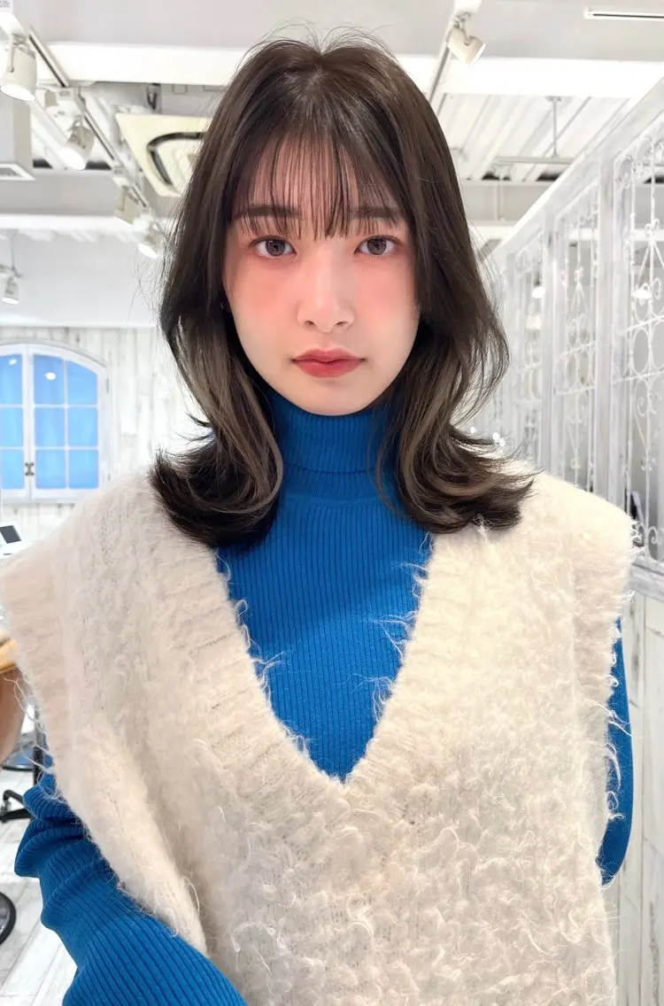 ミディアム カラー インナーカラー くびれヘア 顔まわりレイヤー 韓国風ヘア レイヤーカット 【韓国ヘア×透明感 カラー】笹谷 莉未のヘアスタイル