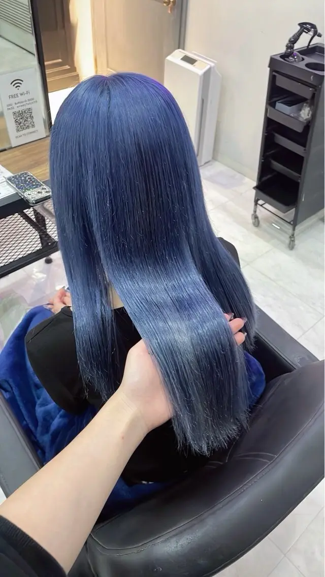 ロング カラー ヘアカラー トリートメント 🦋REISA🦋 エクステ×ハイトーンのヘアスタイル