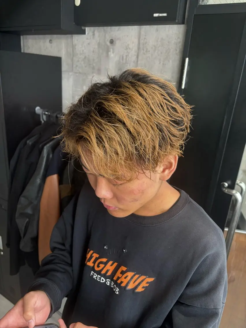 パーマ メンズ メンズブリーチ メンズパーマ カット パーマ トリートメント _WHITE / KENTOのヘアスタイル