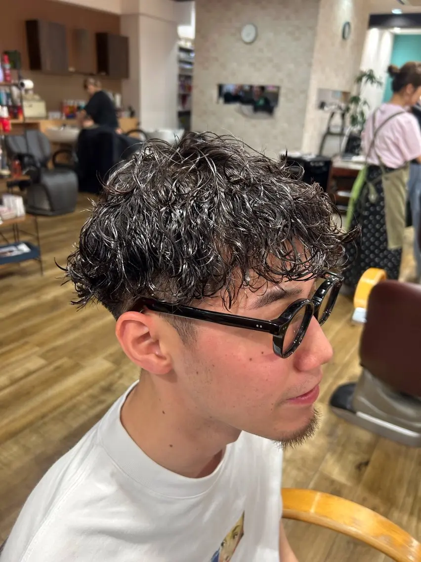 ショート パーマ メンズ メンズパーマ 波巻きパーマ カット パーマ 鶴田 将清のヘアスタイル
