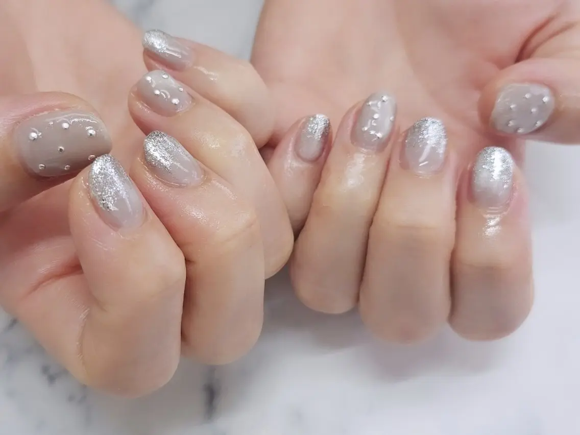 ネイル マグネットネイル シルバー NailSalon LuireYUUNAのネイルデザイン