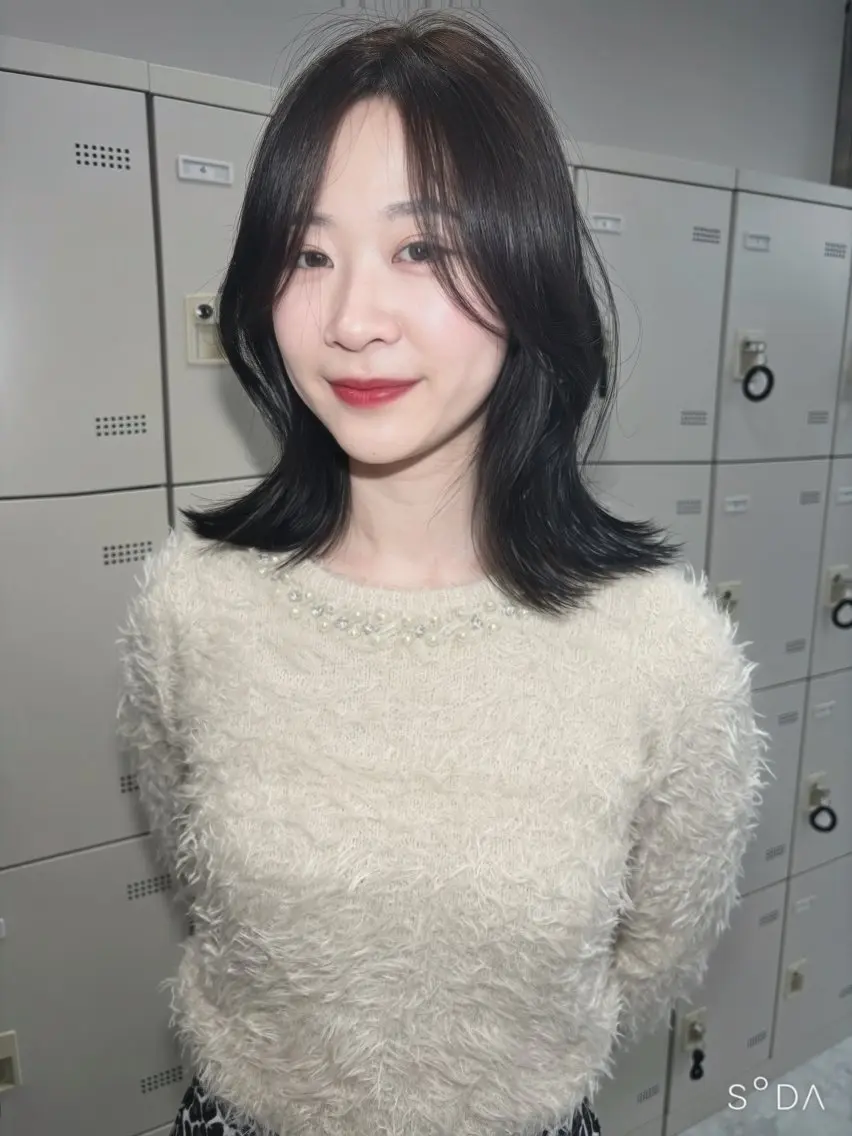 セミロング 顔周りカット 韓国風ヘア レイヤーカット 小顔カット カット ヘアカラー トリートメント 顔まわりレイヤー/諒 オリーブカラー/天神のヘアスタイル