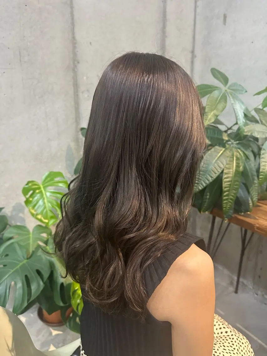 ロング アッシュ アッシュブラウン 田本 雛のヘアスタイル