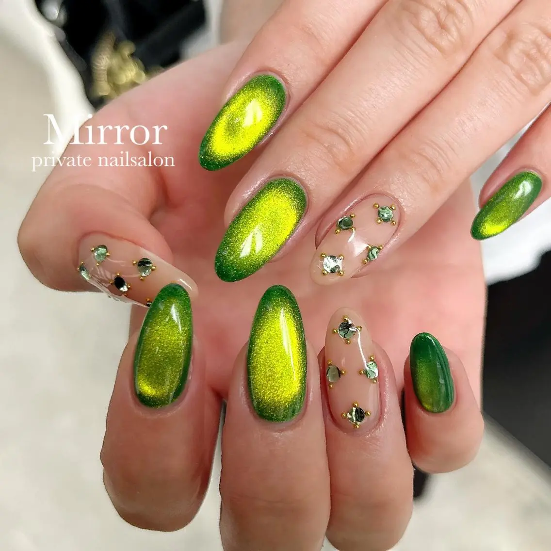 ネイル グリーン マグネットネイル ハンドネイル nailsalon Mirrorのネイルデザイン