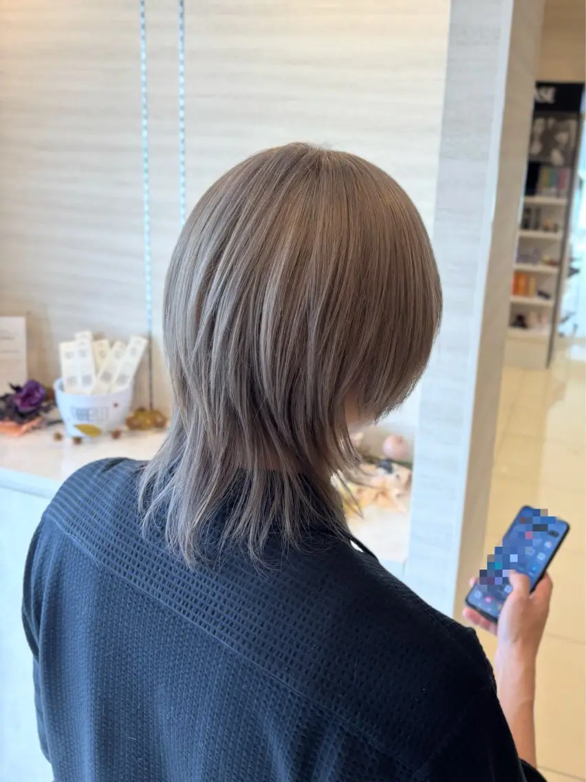 セミロング カラー メンズ メンズウルフカット ウルフカット まい 静岡インター通りのヘアスタイル