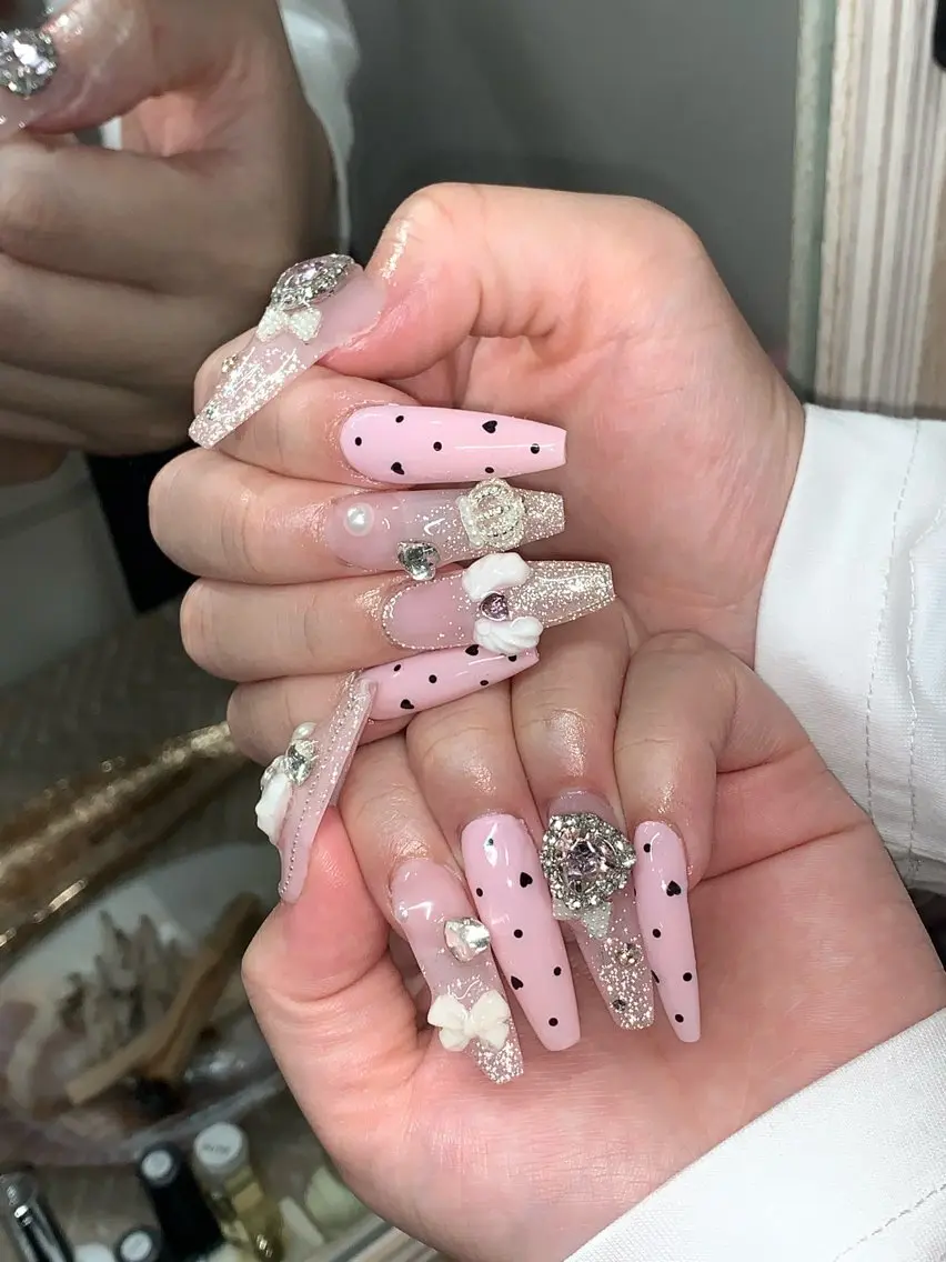 ネイル ハンドネイル さゆり￤推しキャラ ￤ロングネイル🩷のネイルデザイン