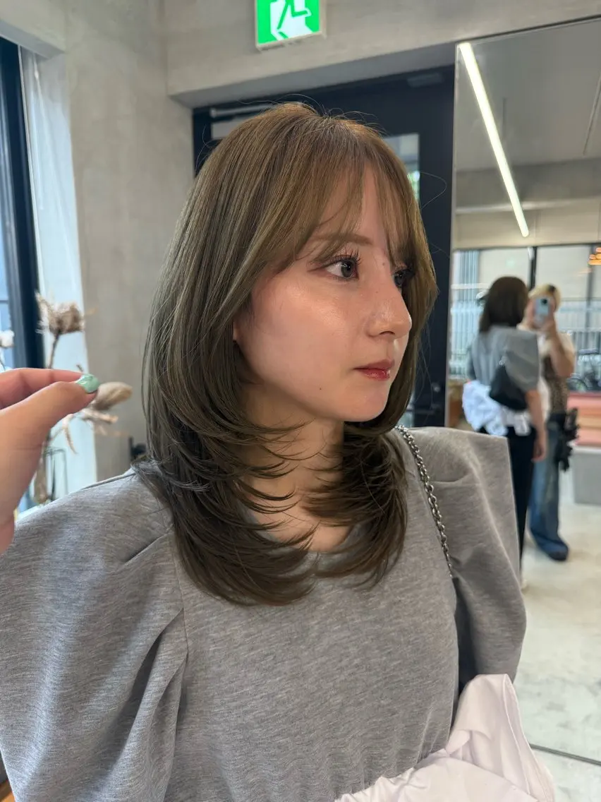 ミディアム カラー カット ヘアカラー サカモト ナオミのヘアスタイル
