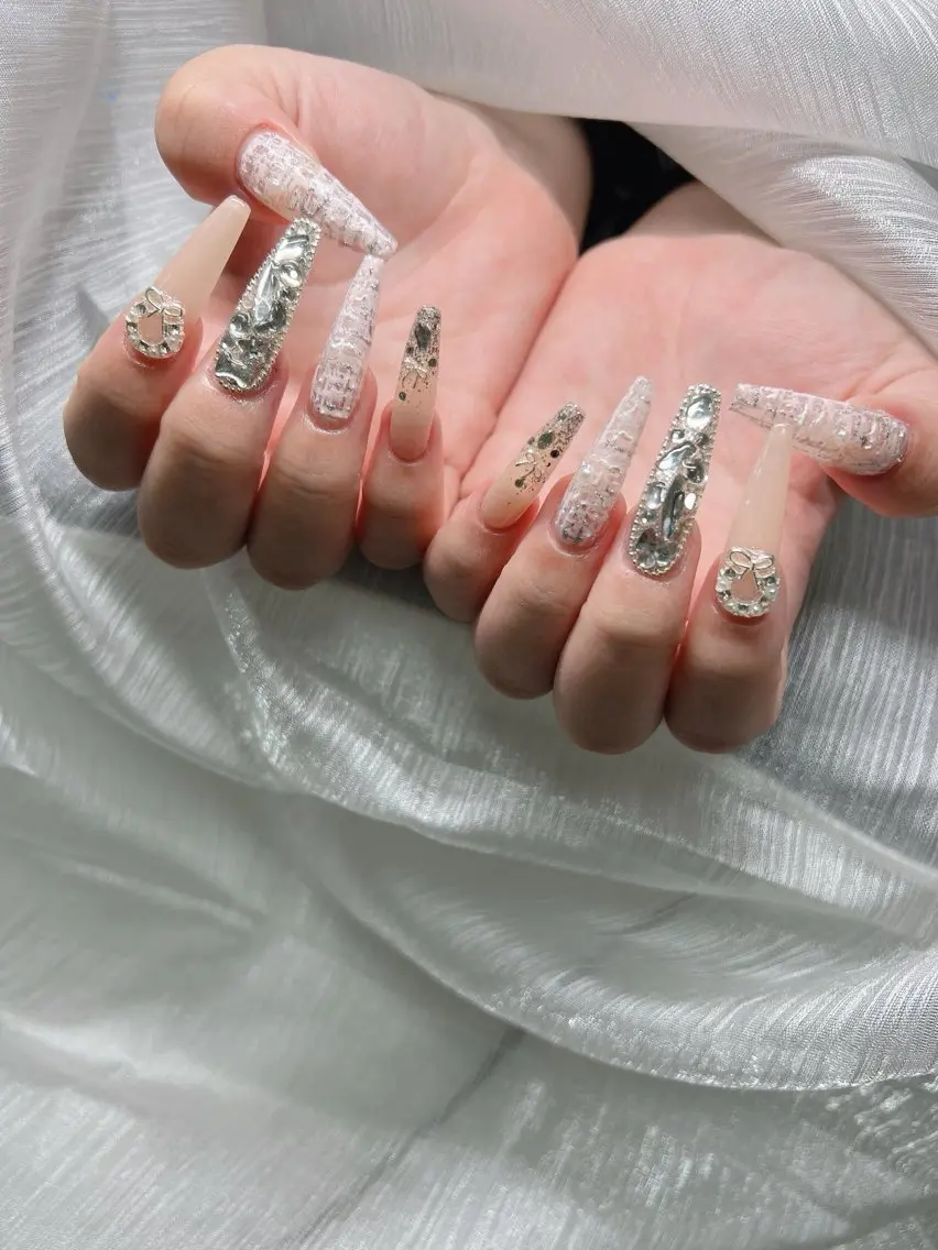 ネイル オーロラネイル チークネイル 長さ出し フットネイル フレンチネイル ハンドネイル Lee Nailsのネイルデザイン