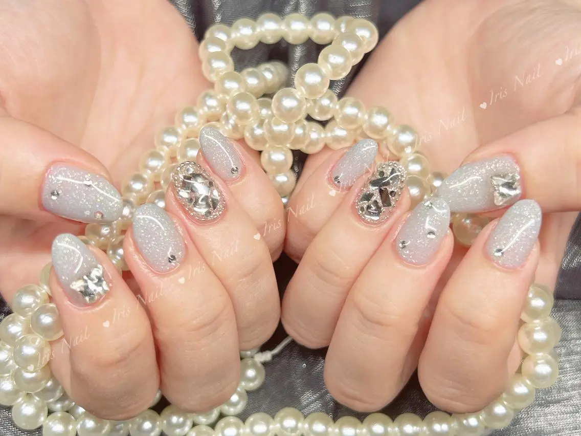 ネイル キラキラネイル ハンドネイル ハンドケア 🍒IRIS Nail🌸のネイルデザイン