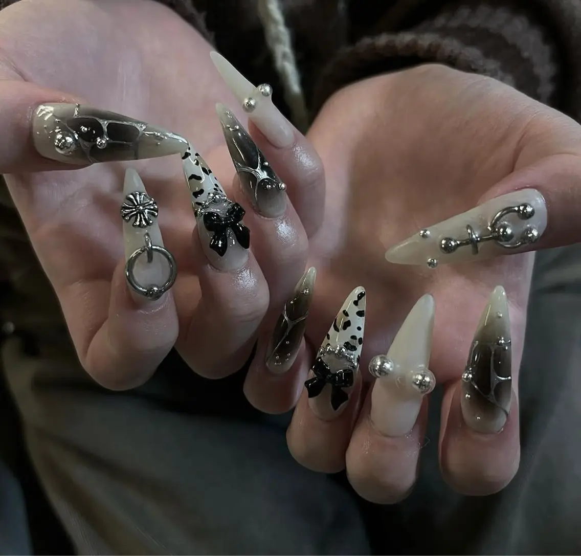 ネイル グラデーション キラキラネイル ワンカラーネイル 冬ネイル Jenn Nail Salonのネイルデザイン
