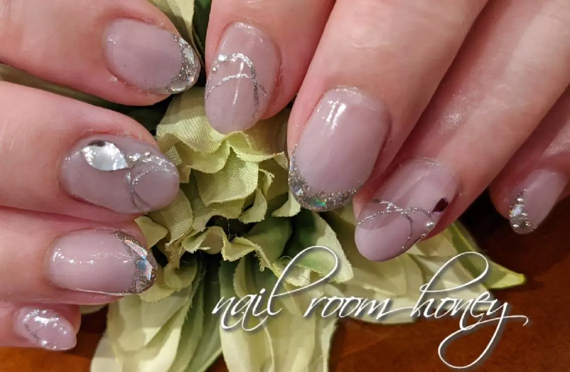ミディアム パープルカラー nail room  honeyのネイルデザイン