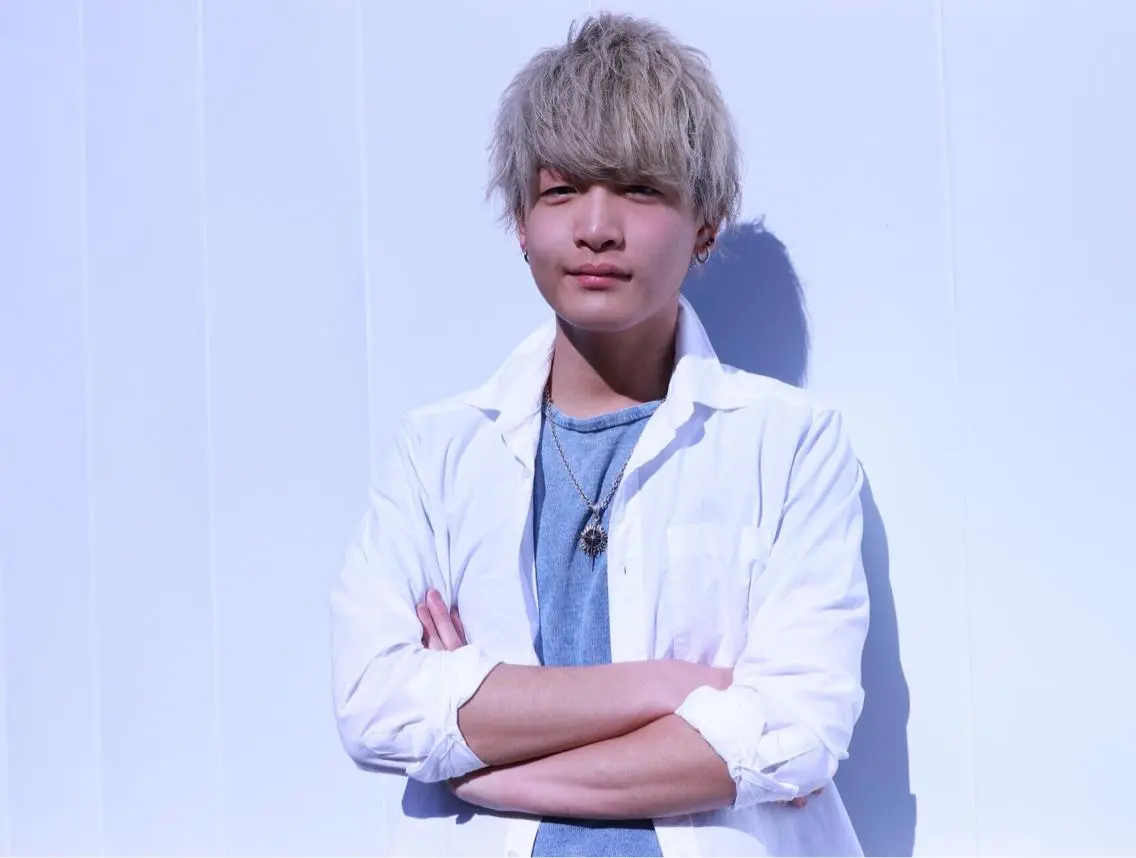 ショート カラー メンズ メンズブリーチ ブリーチ シルバー 髪質改善美容師 中村 一のヘアスタイル