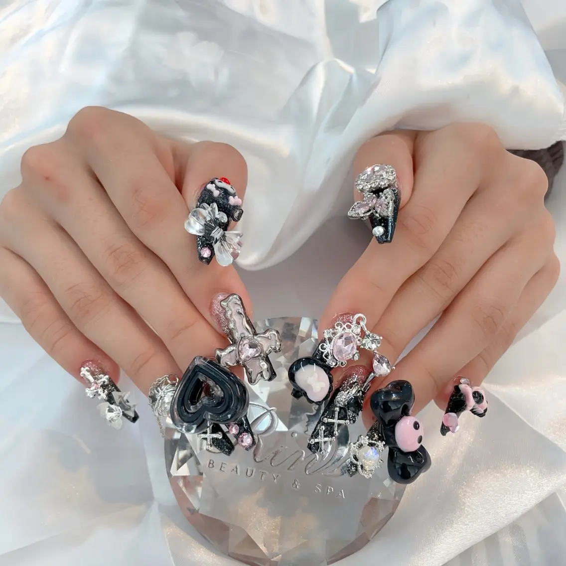 ネイル アートネイル チークネイル ジェルネイル ロングネイル マグネットネイル ハンドネイル Rin Nail 新大久保店のネイルデザイン