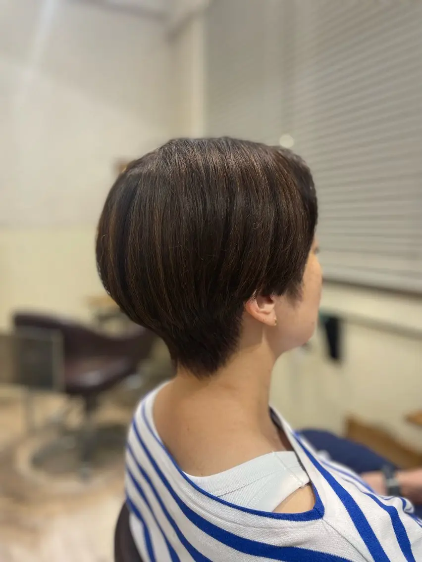 ショート カット ヘアカラー 茅野 あゆ美のヘアスタイル