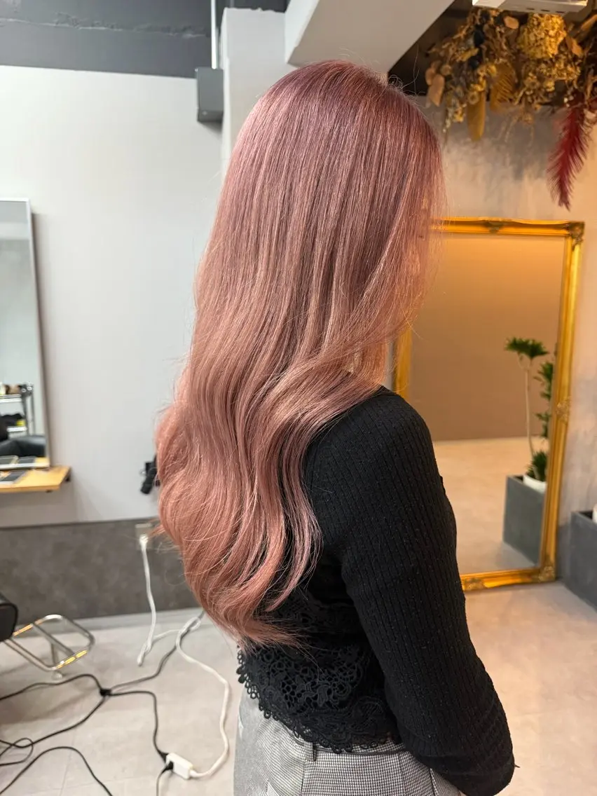 ロング カラー カット ヘアカラー トリートメント ミルクティーカラー グレージュ　高山慧輔のヘアスタイル