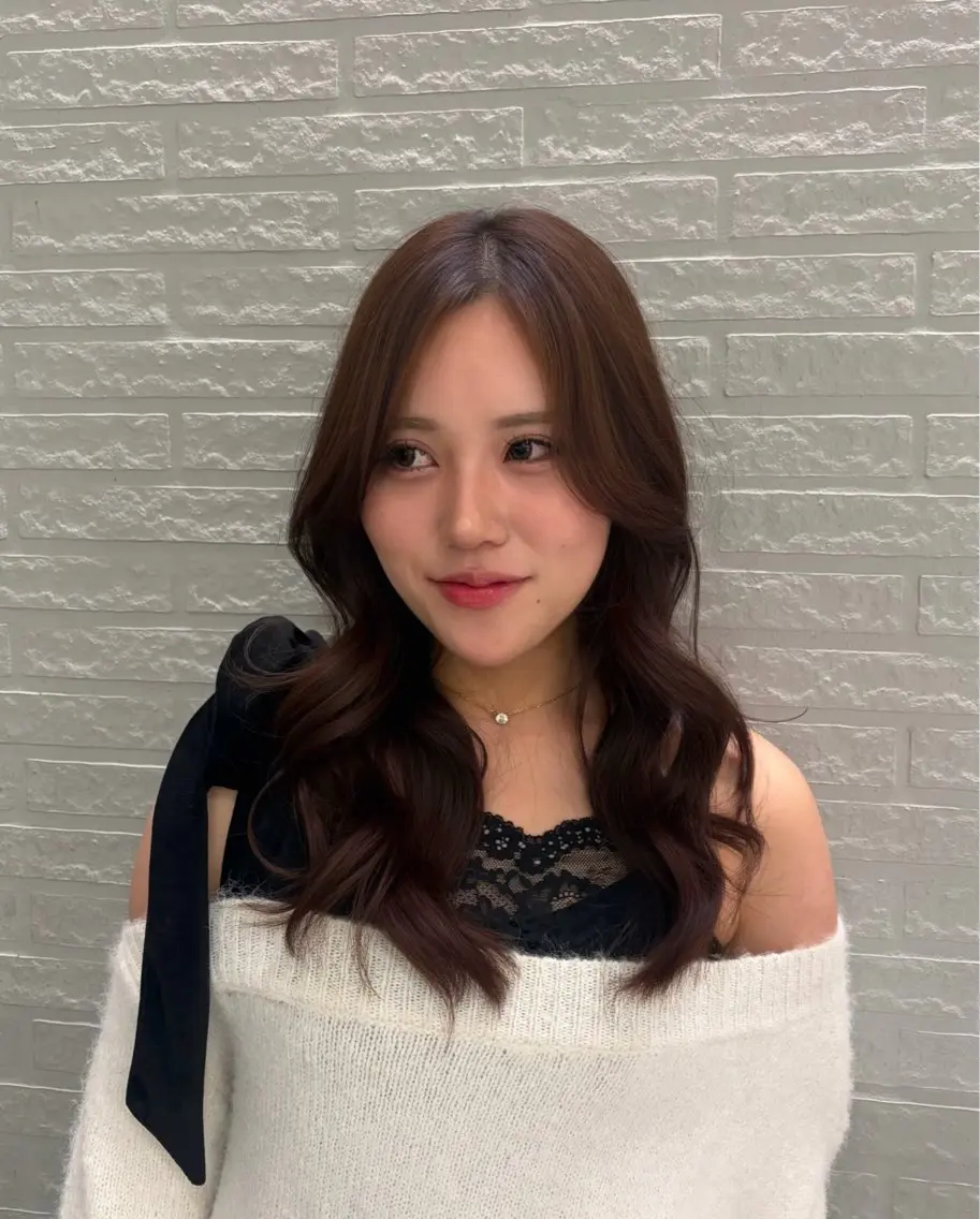 セミロング くびれヘア 韓国風ヘア レイヤーカット 竹井 麗愛のヘアスタイル