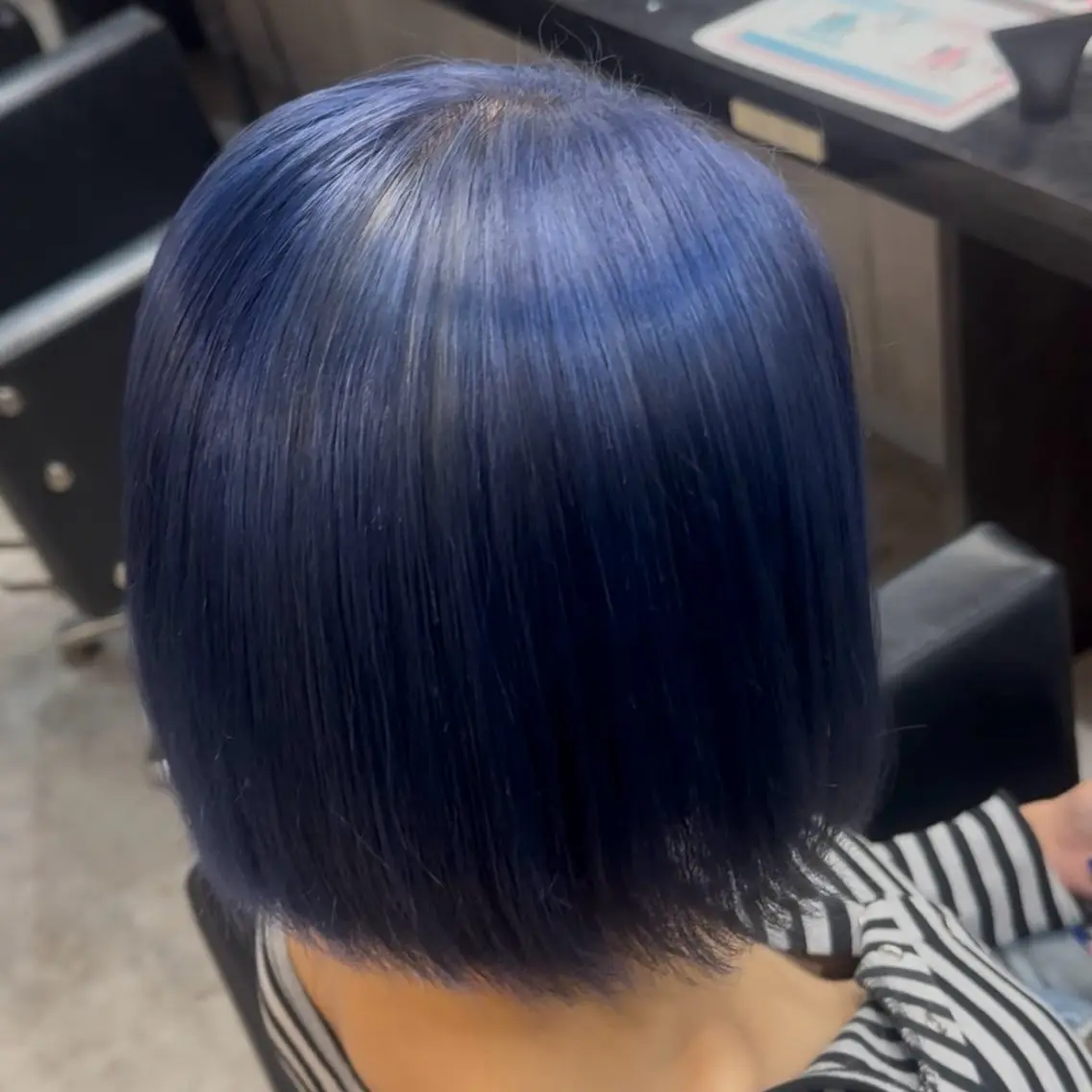 ショート カラー ブリーチ ネイビーカラー シルバー ヘアカラー ‎MOMO/‎ブリー チ/ダブルカラー🖤のヘアスタイル
